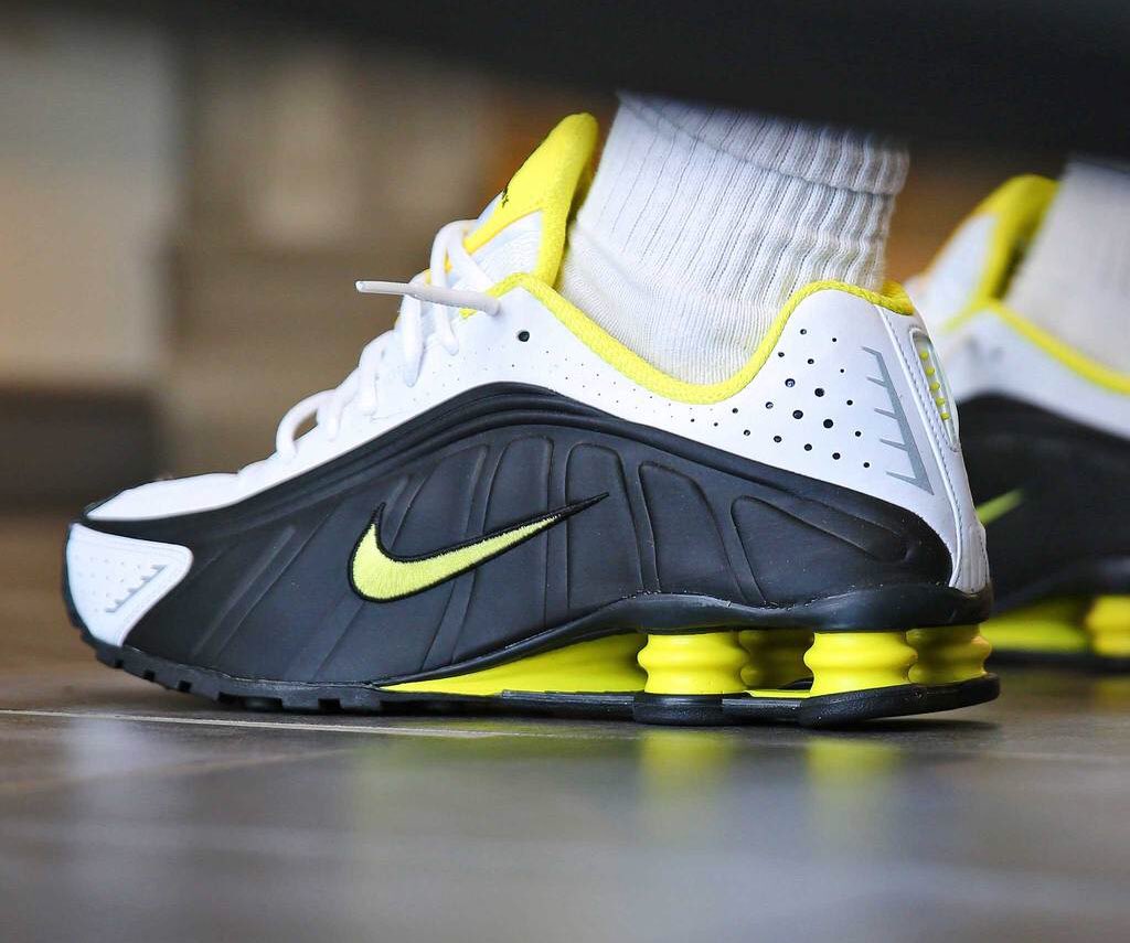 nike shox r4 black dynamic yellow