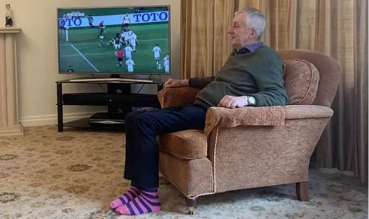 DrNickSQL's tweet image. Found where your Jumper has disappeared to @MrJamesMay ... the new speaker of the House of Commons has half-inched it and turned it into socks.....