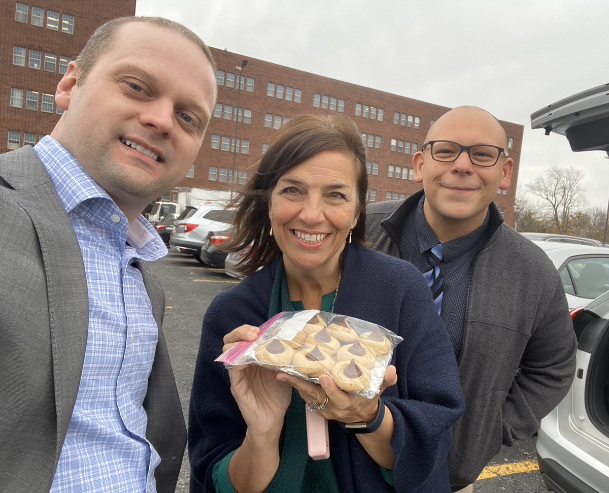 FluentK12's tweet photo. The K-12 team is on the move sharing how the Time for School solution can help districts improve their processes and gain much needed efficiencies. Plus we got cookies from our resident K-12 baker!😜 #kronosfork12 #timeforschool #timeandattendance #workforcemanagement https://t.co/IfsSoEx5Fa