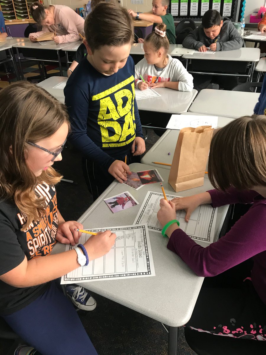 OtsegoGrade4's tweet photo. 4th graders working together to explore these mystery bags full of key details in order to discover the main idea! #OtsegoKnights #funin4thgrade #ELA #MissBrahaney https://t.co/oHpPihnkJc