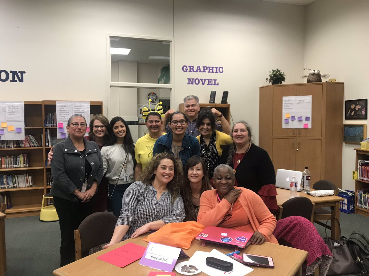 Setting Goals to help each other reach our bilingual community ❤️#RISD_Bilingual