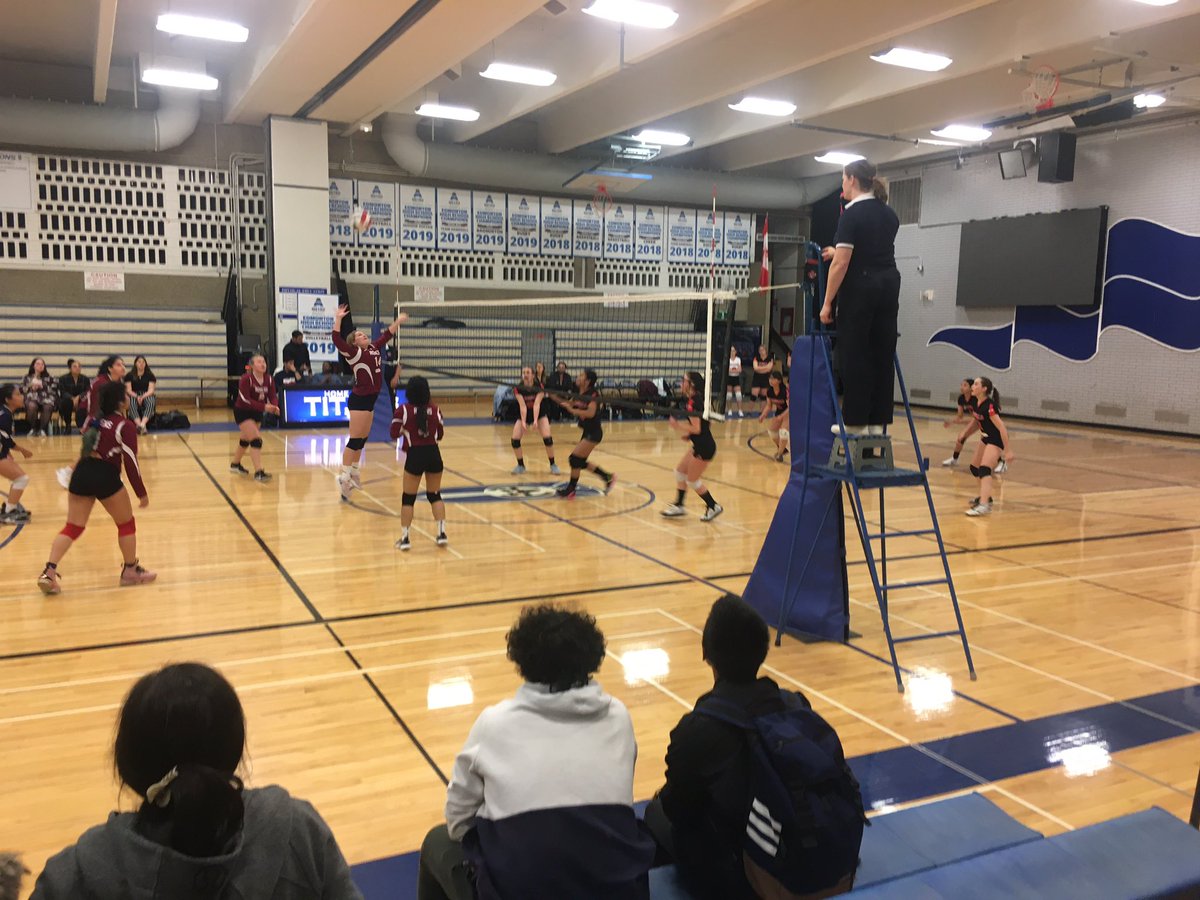 MisterGau's tweet photo. JV girls go up 2-0 in the best of 3 against Oscar Romero. Finish them off girls! @SABAthletics @SABCatholic #WeAreCardinals https://t.co/lDqWZ4QHGi