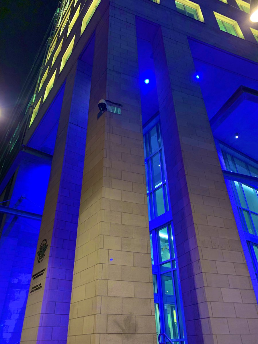 SarahGhannoum's tweet photo. First time leaving @icao this dark out and noticing the blue lights. Such a cool building in the heart of downtown #Montréal. 🇺🇳💙✈️ #proudintern https://t.co/IPpvoQM1bk