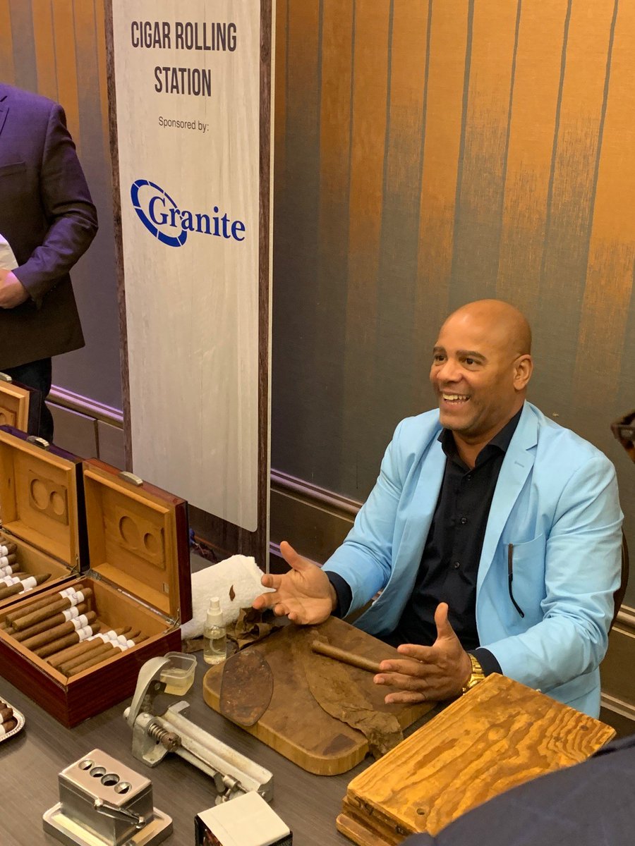 INCOMPAS's tweet image. @GraniteTelecom treats #INCOMPAS19 guests to custom hand-rolled cigars.