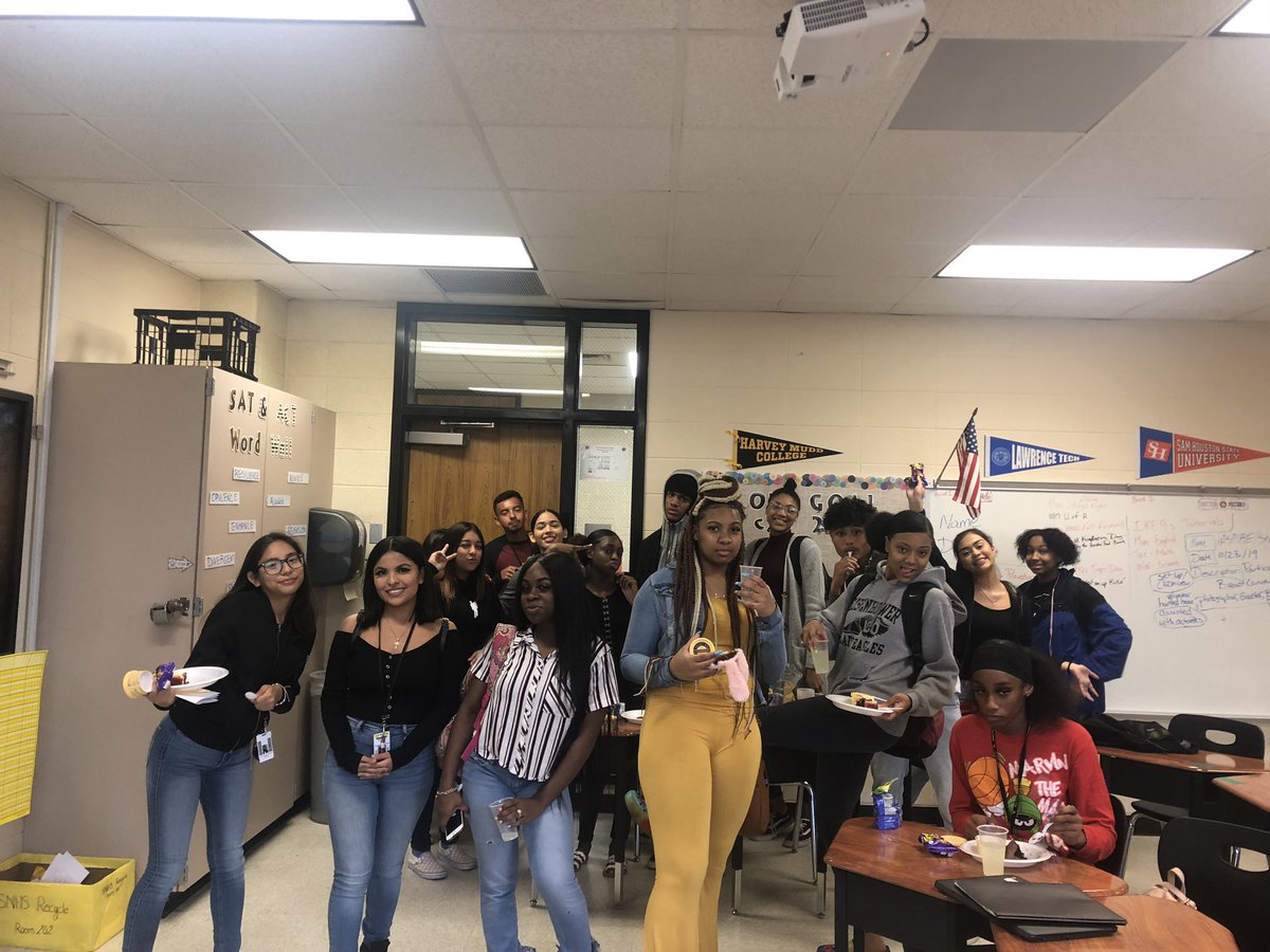 Coach CZ Hunter (@coachczhunter) on Twitter photo My OneGoal class is full of SuperStars
#Periodt
@J_figueroa0180
<a href="/KeilaZelaya1/">Keila Zelaya</a>
<a href="/jeorginamartin4/">jeorgina martinez</a>
<a href="/LillianPrier/">Lillian Prier</a>
@ch8nce
<a href="/datbraat_/">Tayler đź’‹</a>
<a href="/Gre3nn/">Christina Green</a>
@teehoneyy_
<a href="/traackiyana/">Iyanađź’‹</a>
@bluemftraps
<a href="/danasia72816596/">danasia</a>
<a href="/camille_powers_/">Camille</a>
@fanyy_yy08
<a href="/its_mayra_dudes/">Mayra</a>
<a href="/DanaaRangel/">Dana Rangel</a>
<a href="/OneGoalBigIKE/">OneGoal@BigIKE</a> My OneGoal class is full of SuperStars
#Periodt
@J_figueroa0180
<a href="/KeilaZelaya1/">Keila Zelaya</a>
<a href="/jeorginamartin4/">jeorgina martinez</a>
<a href="/LillianPrier/">Lillian Prier</a>
@ch8nce
<a href="/datbraat_/">Tayler đź’‹</a>
<a href="/Gre3nn/">Christina Green</a>
@teehoneyy_
<a href="/traackiyana/">Iyanađź’‹</a>
@bluemftraps
<a href="/danasia72816596/">danasia</a>
<a href="/camille_powers_/">Camille</a>
@fanyy_yy08
<a href="/its_mayra_dudes/">Mayra</a>
<a href="/DanaaRangel/">Dana Rangel</a>
<a href="/OneGoalBigIKE/">OneGoal@BigIKE</a>