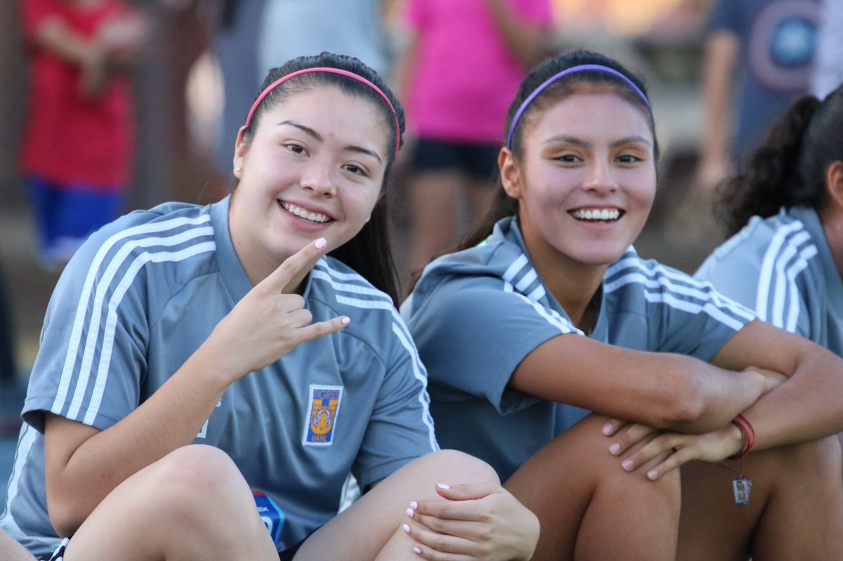 TigresFemenil's tweet photo. ✔️ Hoy nuestra goleadora volvió a entrenar al parejo del grupo y su sonrisa lo dice todo. 😀🙌🏻 ¡Dale, @kattyabad10! 👊🏻⚽️

#EstoEsTigresFemenil 🐯 https://t.co/cf5DUhuc40