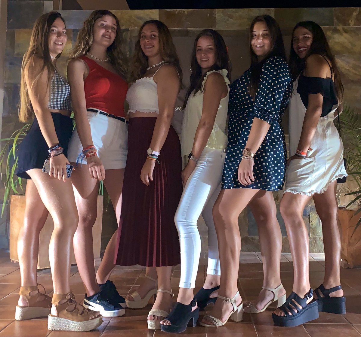 priscilapeerez's tweet photo. Sois la definición de la palabra “maravilla” 🌟👭 #noospuedoquerermas #miscrias #lasmasbonitas https://t.co/bzoks9iQzO
