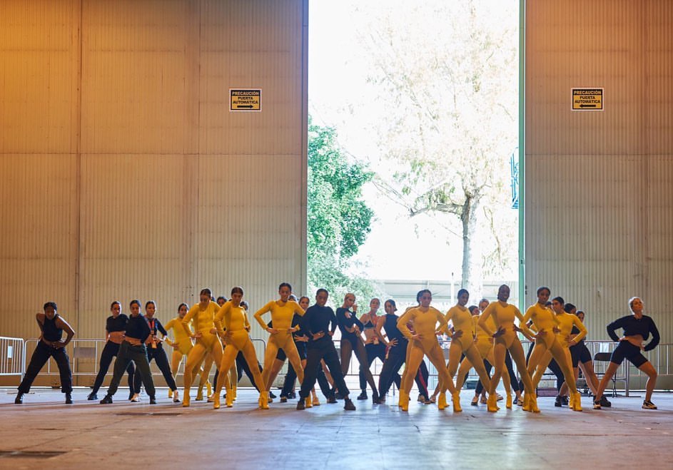 <a href="/DUALIPA/">DUA LIPA</a> "+ I want to say a massive thank u to all 60 girls who shared the stage with me last night at the <a href="/mtvema/">MTV EMA</a> ‘s... from rehearsals to the moment we went live they held it down and danced their ass off so it was slick af. A million thank us! cc: @charmladonna <a href="/aclark_4/">aclark</a> ❤️ "