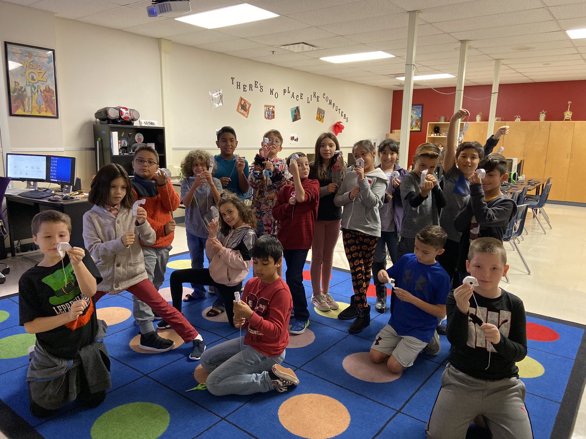 LozanoEct's tweet photo. Our 4th graders discovered how their muscles control their bones to move their bodies. In this activity, students construct a model of a human finger and observe how pulling on a string (a model for tendons) causes it to bend at the joints.  Aka robot finger.  #nisdkuentz https://t.co/wrZhBxxcMe
