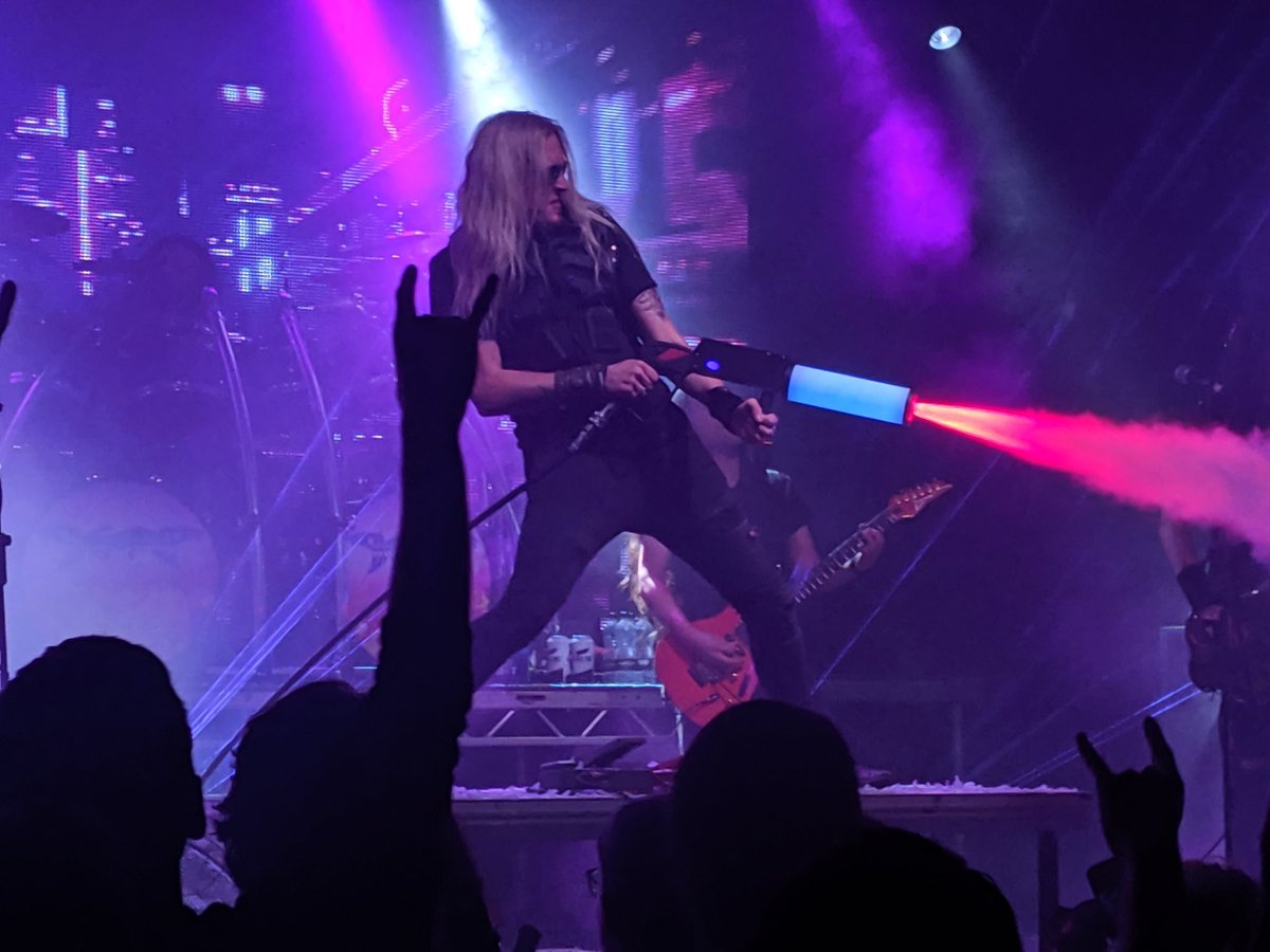 DillonLeeming's tweet photo. Amazing fucking show @DragonForce https://t.co/2j9EOJPNTB