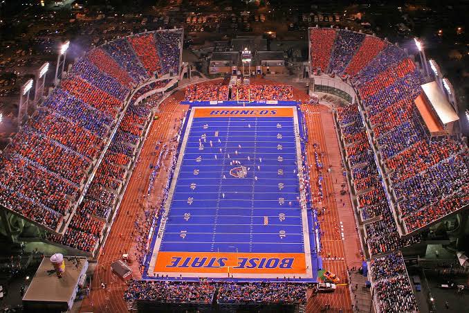 Truly blessed to receive an offer from Bosie State University 🔷🔶 #BleedBlue <a href="/Coach_Davis22/">Coach Davis</a> <a href="/buford_football/">Buford Football</a> <a href="/BSURecruits/">BSURecruits 🔷🐴🔶</a> <a href="/ChadSimmons_/">ChadSimmons</a>