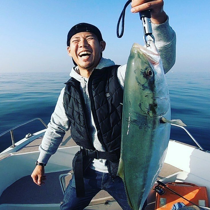 令和海賊 ディズニー沖でワラサ ナイスアツシ 湾奥でこのサイズは初めて見た ワラサ釣り 湾奥イナダ 湾奥ワラサ 令和海賊 ルアー船 東京湾ルアー 東京湾シーバス 東京湾ワラサ 東京湾イナダ T Co Zkfns4taon T Co