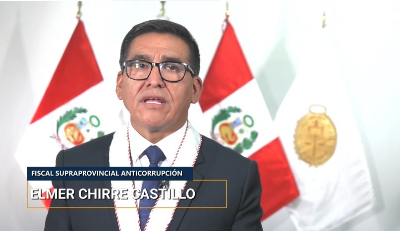FiscaliaPeru's tweet photo. #Urgente | Pronunciamiento del fiscal Elmer Chirre Castillo, de la Fiscalía Supraprovincial en Delitos de Corrupción de Funcionarios.
Video aquí  👉  https://t.co/DZOAdZ6Q8h https://t.co/uVTpp1QIOQ