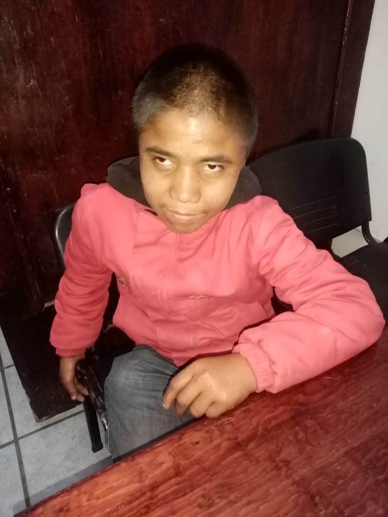 CholulaDIF's tweet photo. 🚨🚨🚨Solicitamos el apoyo de la población para encontrar a los familiares de Angel Michell, tiene 12 años y no habla muy bien.
Propietarios de un local de la 4 norte 602 lo encontraron durmiendo en el piso por lo que, Si tiene información de su familia proporcionarla al 2470562 https://t.co/niIEK6Lpns