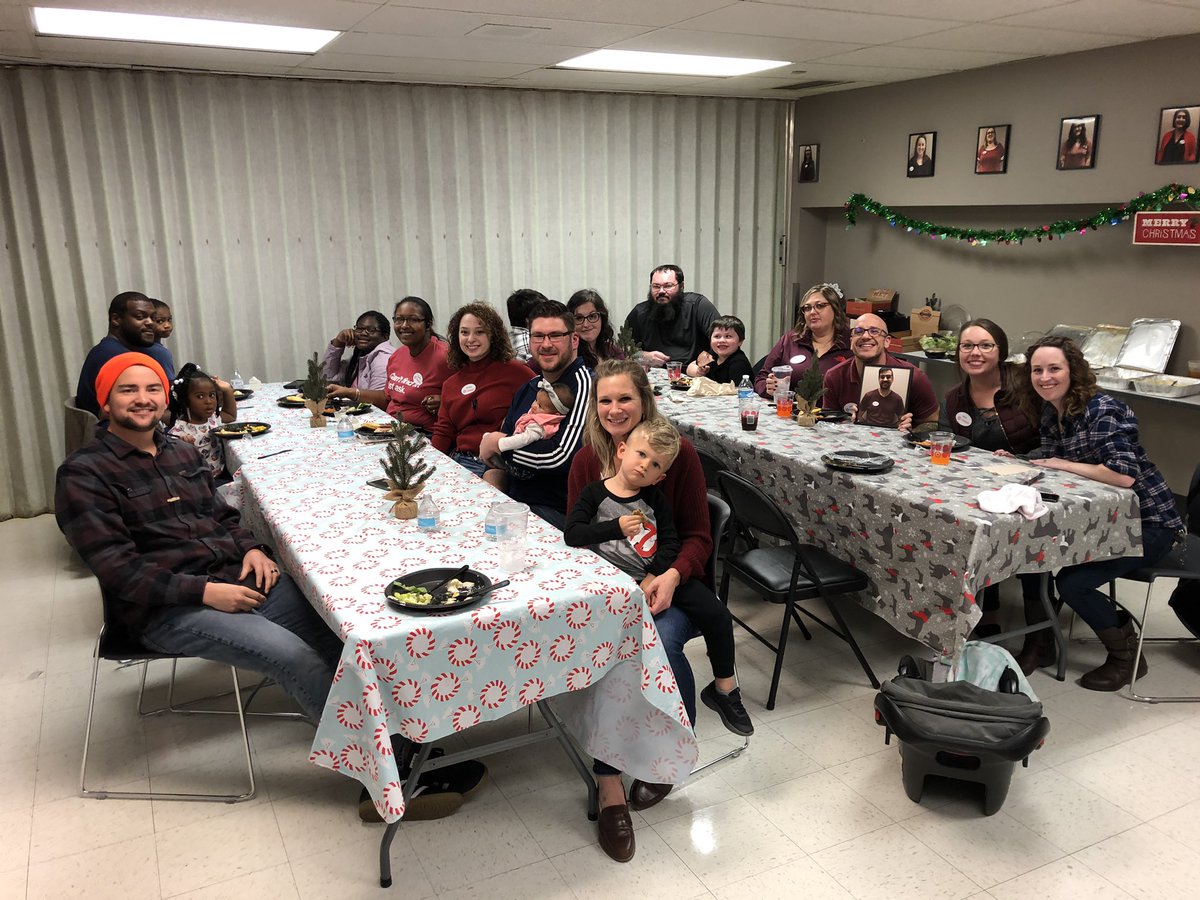 mollyverhoff's tweet photo. What a great way to kick off the holiday season! 🎄 Tonight we had a big family dinner with my leadership team and their families! We all have the most supportive families to help us get through the crazy holiday season! ❤️🎯#OneTeamOneFamily  #T0624 #worksomewhereyoulove https://t.co/LRgsRWjasJ