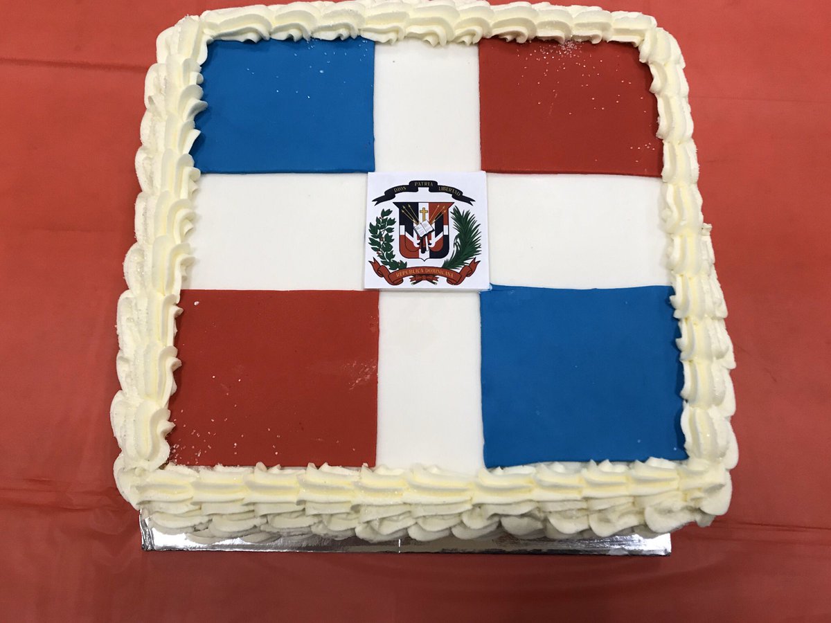 AnaBuen15062583's tweet photo. Dominican Republic was well represented at our Multicultural Night #Hillcrest 🇩🇴#Dominicancake #itsagreatdaytobeaHawk https://t.co/itWEmNRFGL
