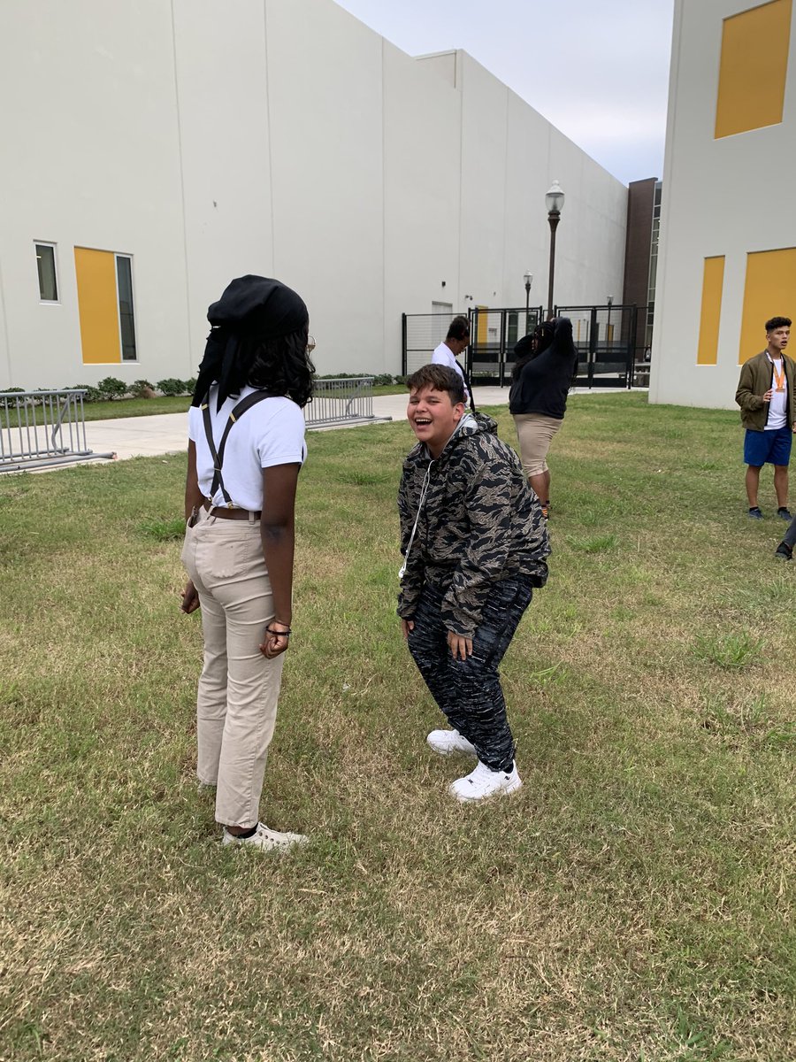 SHS_Theatre's tweet photo. We had a great first LEGALLY BLONDE rehearsal plus our thespians started homecoming week right by dressing up for Nerd Day! #sharpstowntheatre #legallyblondethemusical #hoco #thespians #troupe6511 #musicaltheatre #sharpstown #sharpstownhighschool @iamsharpstown https://t.co/BBC0Mjubpu