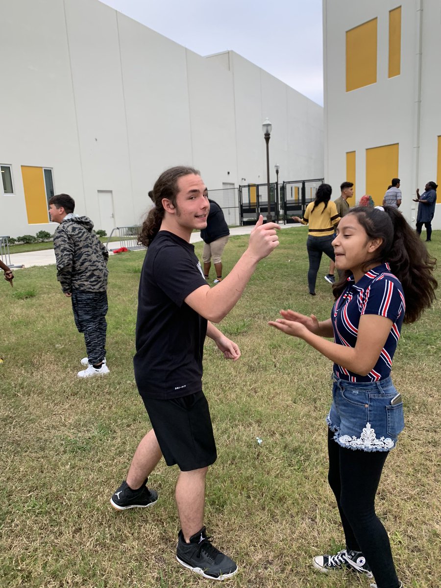 SHS_Theatre's tweet photo. We had a great first LEGALLY BLONDE rehearsal plus our thespians started homecoming week right by dressing up for Nerd Day! #sharpstowntheatre #legallyblondethemusical #hoco #thespians #troupe6511 #musicaltheatre #sharpstown #sharpstownhighschool @iamsharpstown https://t.co/BBC0Mjubpu