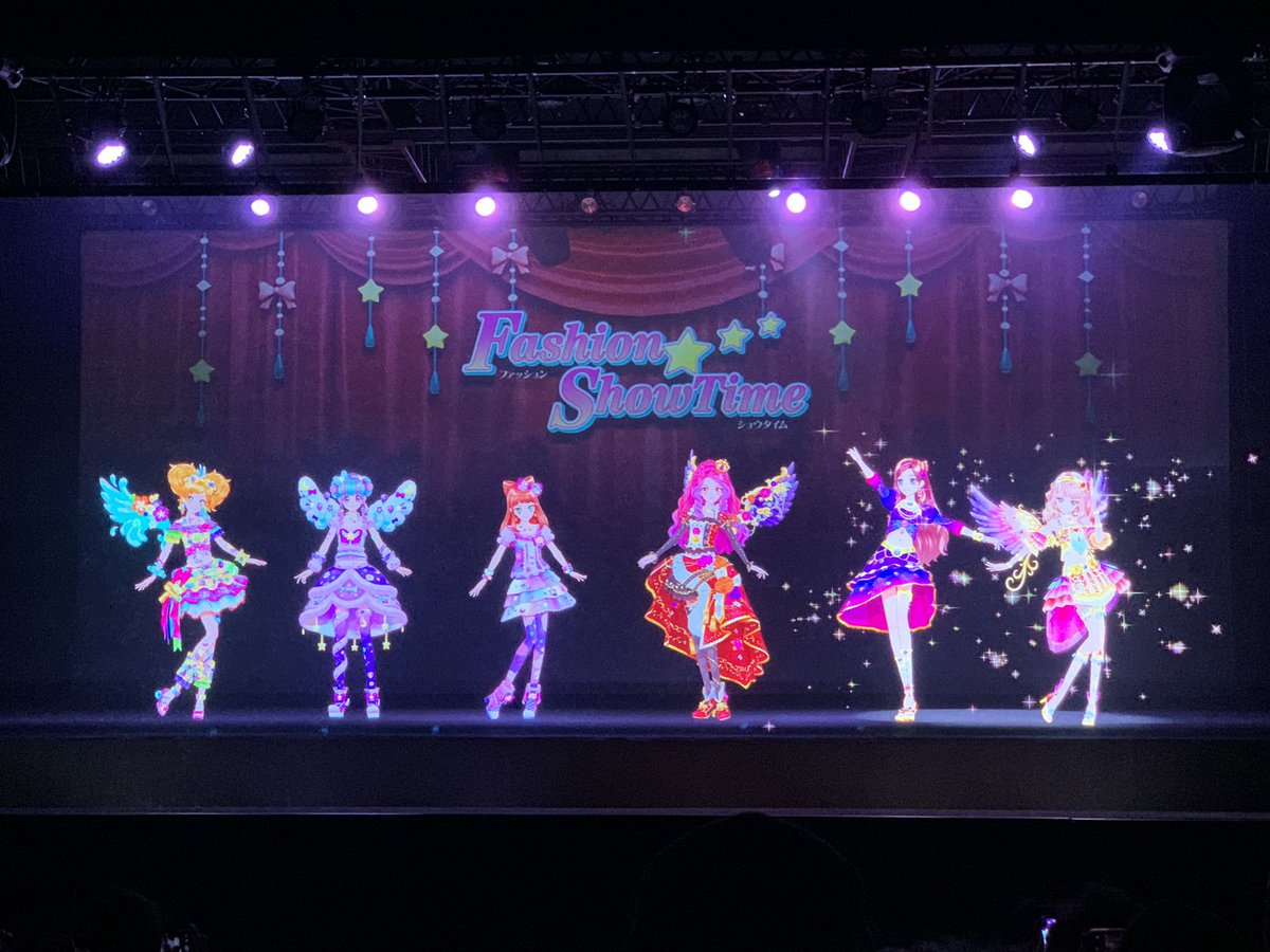 藤田 大介 V Twitter 先日 初めてアイカツ ライブイリュージョンへ行ってきました 写真では分かりにくいですが 舞台上にキャラクター達が本当にいるんですよ 驚 実写の舞台では実現不可能な素敵な演出があると思いきや 照明の影の漏れが妙にリアルに再現されて