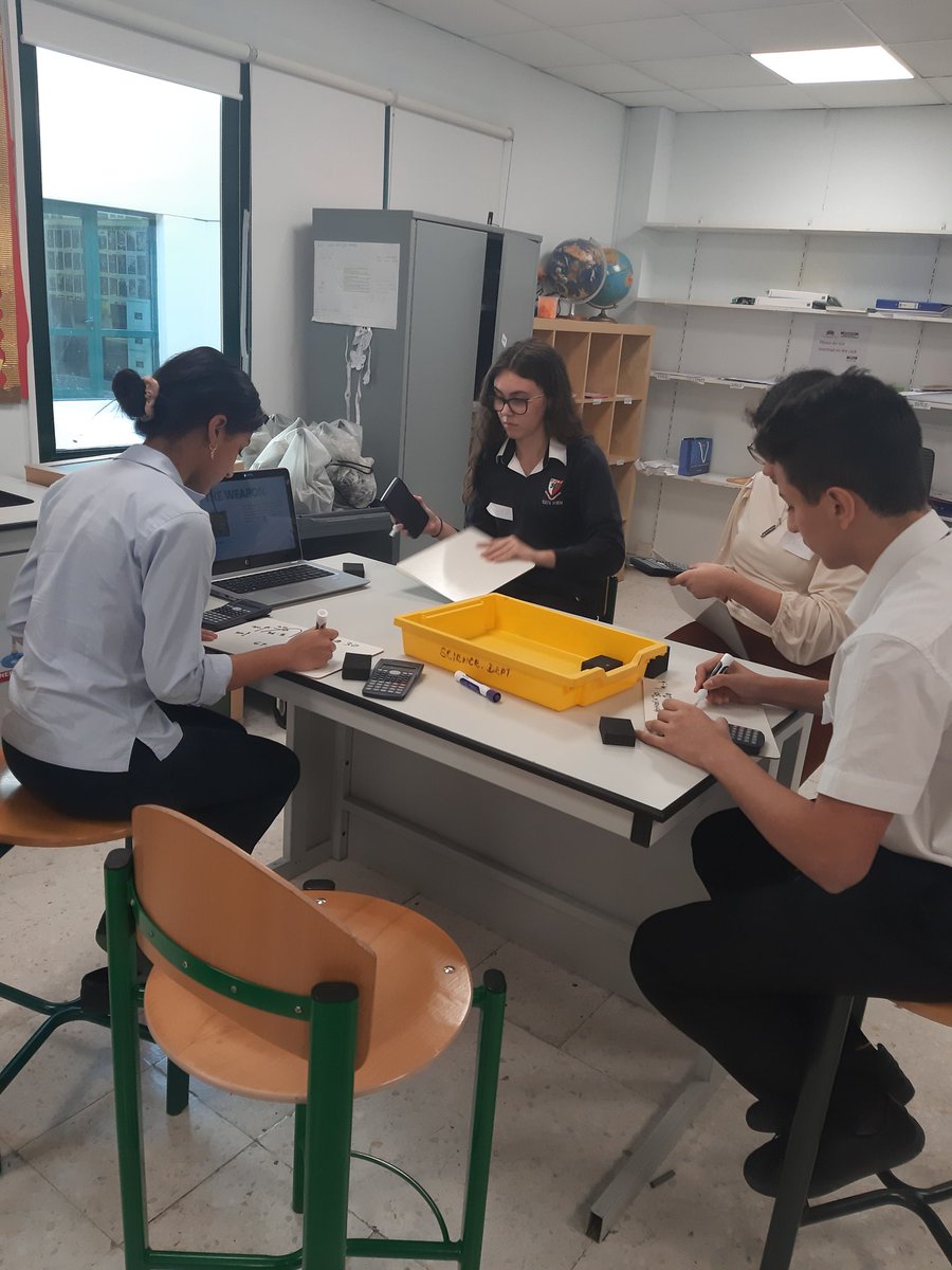 JCD_Science's tweet image. Challenge 2 is underway. Physicists brains in gear to make the best catapult! Who will shoot highest, but also the furthest and win the Ruby Resistor?! #JCDHPL #JCDHPLcreating #thegemstonegames #DSSL