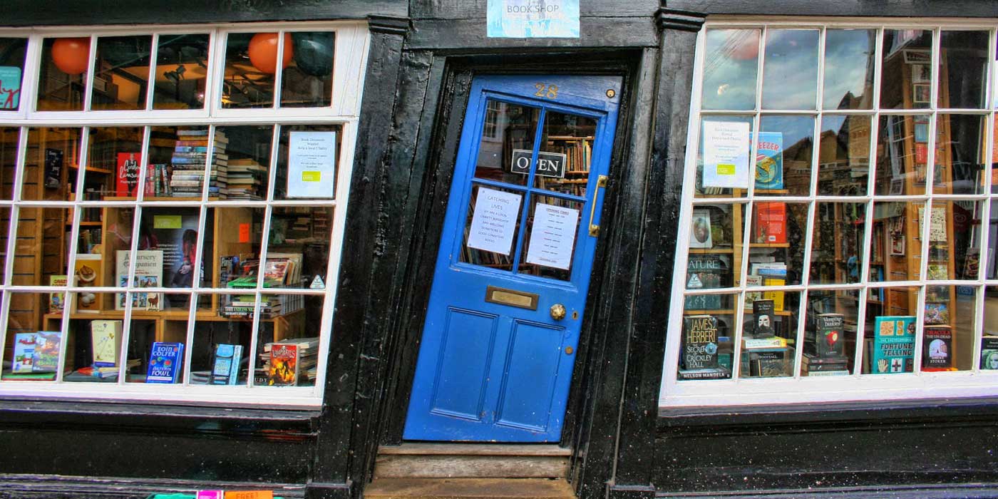 Incunabula on X: "What a facade! The Catching Lives bookshop now occupies  The Crooked House in Canterbury - a severely skewed 17th century  half-timbered three story building at the extreme end of