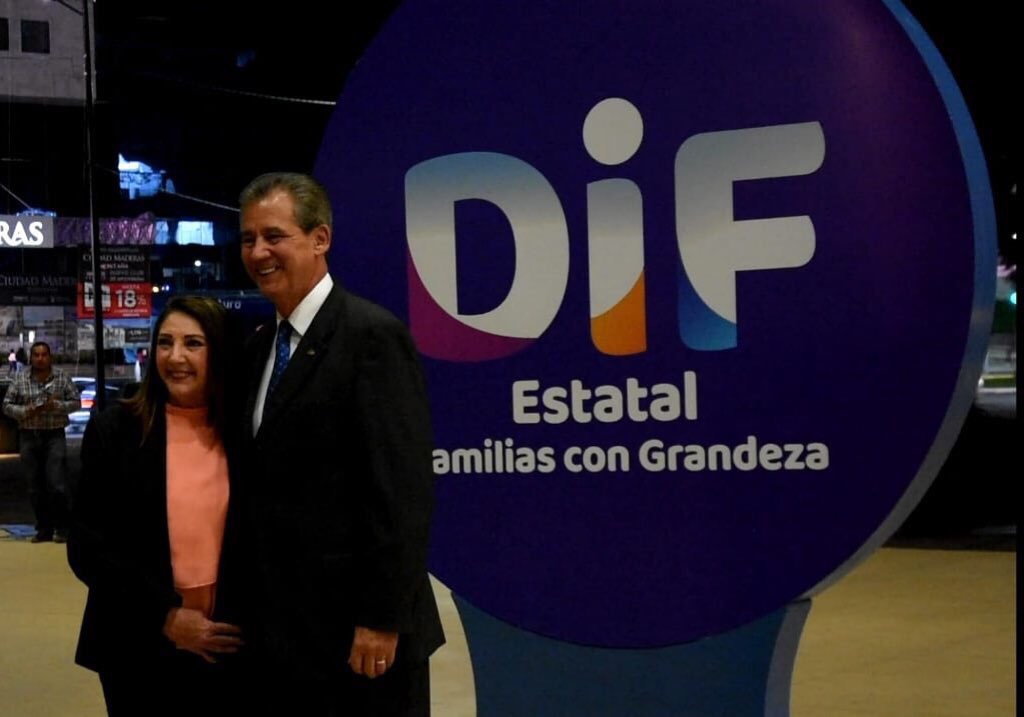 DIFLeon's tweet photo. En #GTO las #FamiliasDeGrandeza son nuestra fortaleza. Felicitamos a @AdrianaRamLoz por su #1InformeDIF, su labor al frente de #DIFGTO nos inspira y compromete a seguir trabajando en equipo para transformar realidades. https://t.co/RHIXgNoMN6