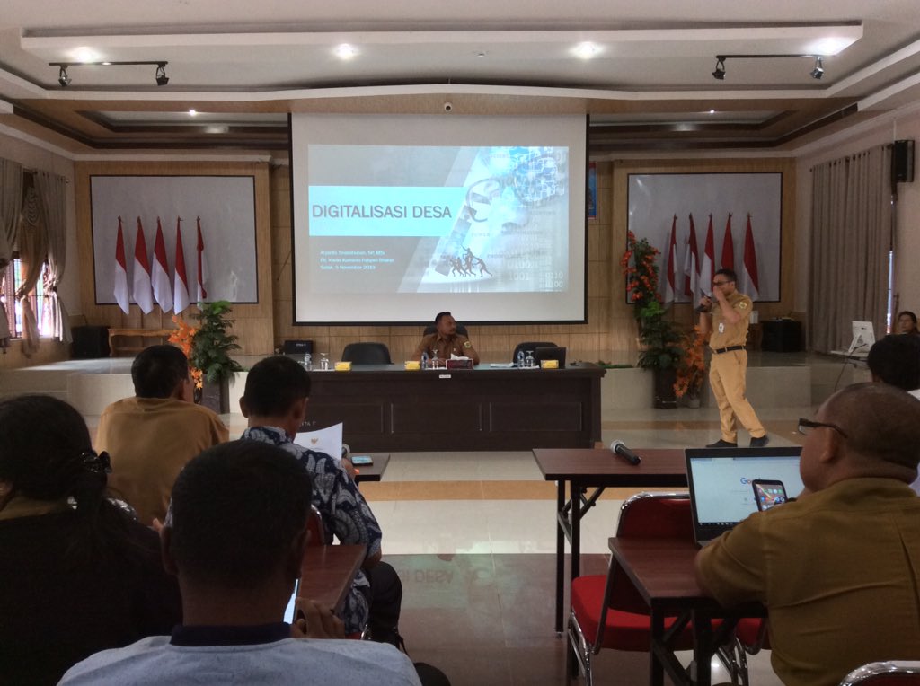 kabpakpakbharat's tweet photo. PENGEMBANGAN — H2 Pengembangan Sistem Informasi dan Pembangunan Kawasan Pedesaan di Bale Sada Arih, Kompleks Perkantoran Panorama Indah Sindeka, Selasa (5/11). Hadir sebagai narasumber dalam kegiatan tersebut, Plt. Kadis Kominfo, Aryanto Tinambunan, SP, https://t.co/Sei5THKUuw. https://t.co/R8Xtza60FN