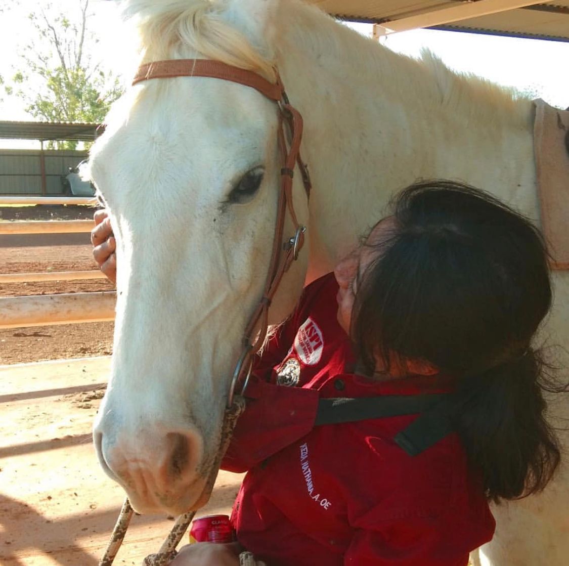NTCattlemen's tweet photo. On a cattle station in the NT, we all know our horses can be some of our best friends 🐎 #NIAPP2019 student Kezia found her best mate Gaget at Brunchilly Station! #StudyNT #NTCA @Keziaanathania1 @dhitawyn https://t.co/FYJZ5JRdKW