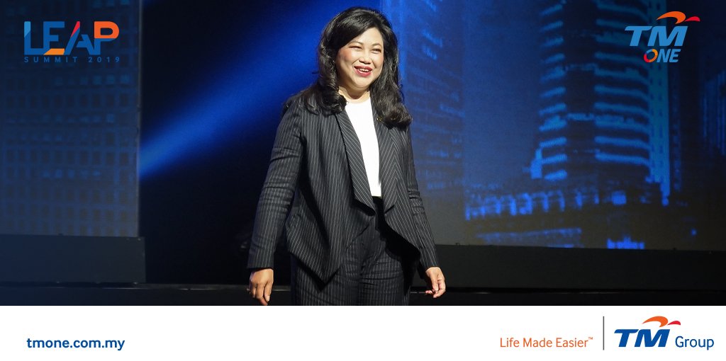 TM_One's tweet image. Madam @ManafNora  from Maybank encourages Future-Ready leaders to start liberating talents by giving them flexible privileges to earn dual-income &amp;amp; upskilling them for cross-sectional skill sharing. Watch #TMONELEAP on LIVE STREAM now: bit.ly/2JQh4pR #TMONE