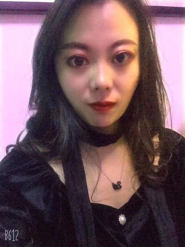 @HUPICAT2009 我邻居家的女儿，87年的，算是邻家姐姐吧，嫁人了，一直想操，就是没机会，就是为人有些绿茶。 https://t.co/kdcKQfIWLY