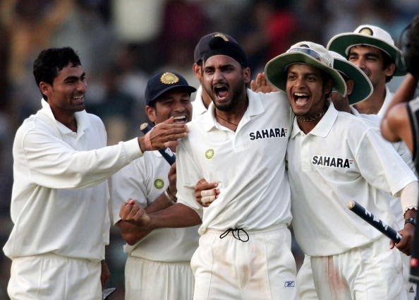  #OnThisDay in 2004, India came out victorious by 13 runs (which seemed like 130 runs on this pitch) in an engaging see-saw battle on a Wankhede wicket, where the SG ball swung, bounced, turned & gripped.This Test had a lot of twists and turns on its way, too.Thread