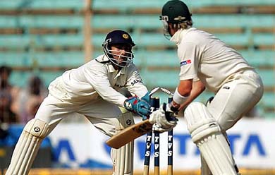 The WANKHEDE CROWD suddenly found their voices & came alive!!!! Kumble & Kartik shared 9 wickets to bundle out Australia for 203. Martyn played beautifully for his brilliant knock of 55. A first innings lead of 99 runs on this wicket was pure GOLD. ( @MClarke23 knew it)