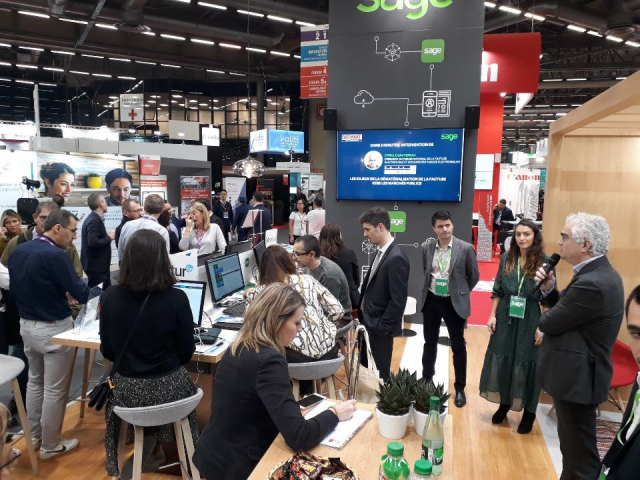 Chirsandrine's tweet photo. ⚡️En direct de notre stand @Batimat F043 - hall 6 « les enjeux de la #dematerialisation de la #facture vers les marchés publics » avec @CySautereau #btp #batimat #batimat2019 https://t.co/1E97pH03Oh