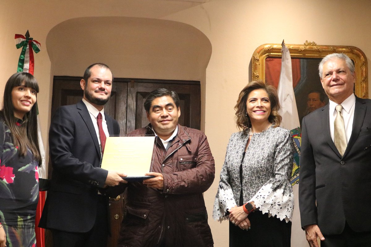 SedetraGobPue's tweet photo. PUEBLA es récord en empleo con seguridad social con un registro histórico de más de 633 mil asegurados al cierre del primer bimestre de la gestión del Gobernador @MBarbosaMX 

🗞️https://t.co/F02SYotGOb https://t.co/I1GvKCJ9yv