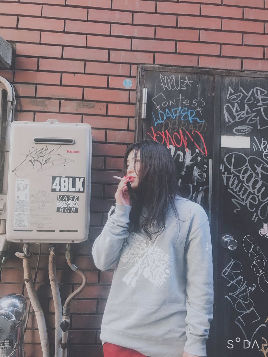 rutsu_3's tweet photo. 座組の女子達の写真です👧🏻
7ステージを終えて、いよいよ楽ステです。
満席ですが若干枚数お席増やしましたので当日券でぜひいらしてください！

#膿月 https://t.co/wZqDMNeqKz