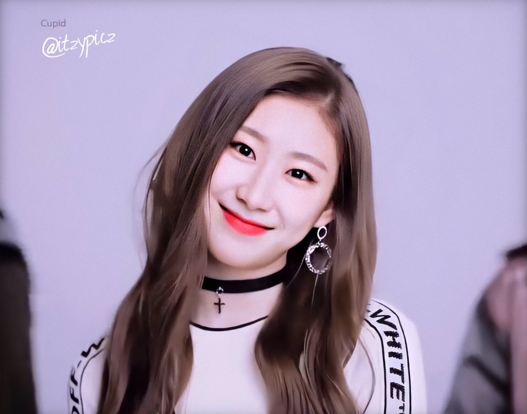 itzypicz's tweet image. Chaeryeong BEST girl
Chaeryeong PRETTIEST girl
Chaeryeong most TALENTED girl