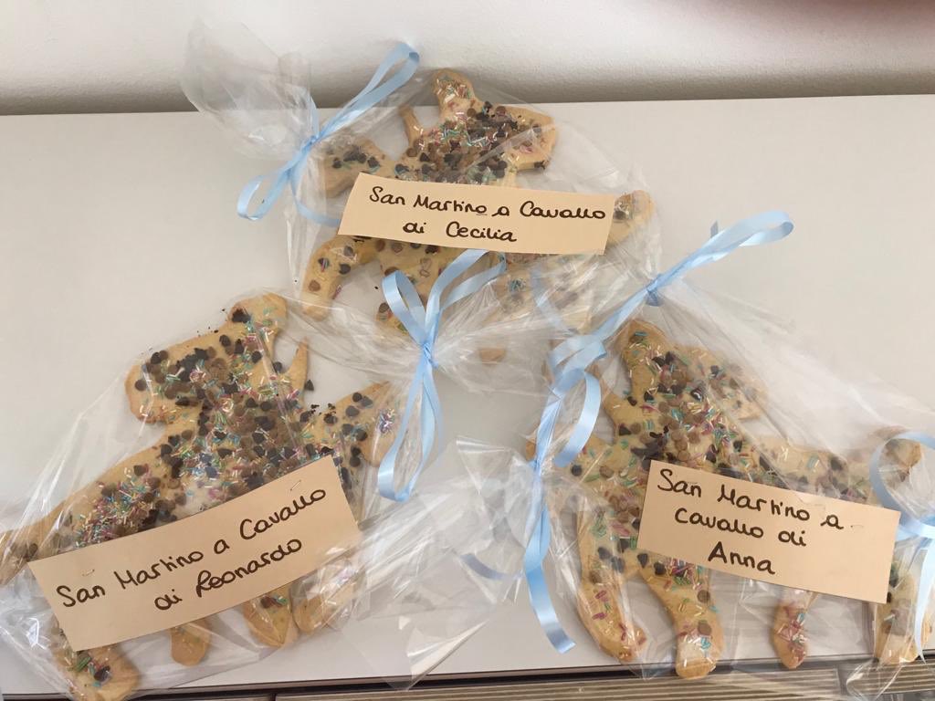 ScuolaSanta's tweet photo. Tradizioni locali con piccoli gesti #sanmartino https://t.co/h5vaqGC3Bb