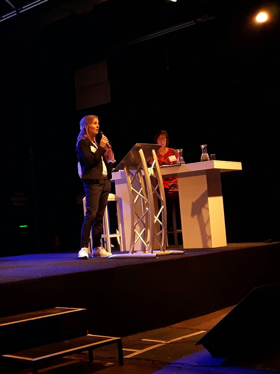 Mariëlle Voorzee informeert de NVD-leden over de rechtshulp van FBZ en de functiewaardering. #NVDledenvergadering #diëtisten