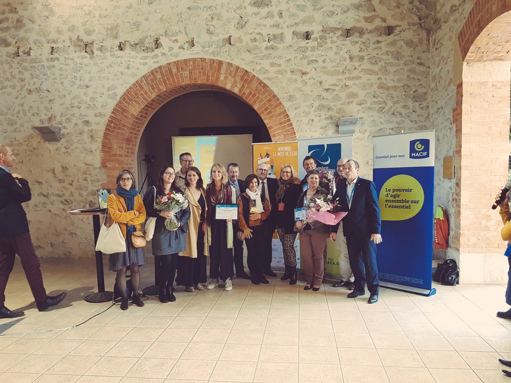 CRESS_sud's tweet photo. #JeunESS40 |
đRemise du @prix_ESS rĂ©gional 2019 Ă @LaNouvelleMine par @DenisP_CressPac PrĂ©sident de la CRESS PACA et le @GroupeMacif @FondationMacif đđ
đ Avec les nominĂ©s des catĂ©gories au national :
Association VEGA @LaNouvelleMine
@Citedesmetiers
@Atchoumofficiel https://t.co/kFXbO6tvQo