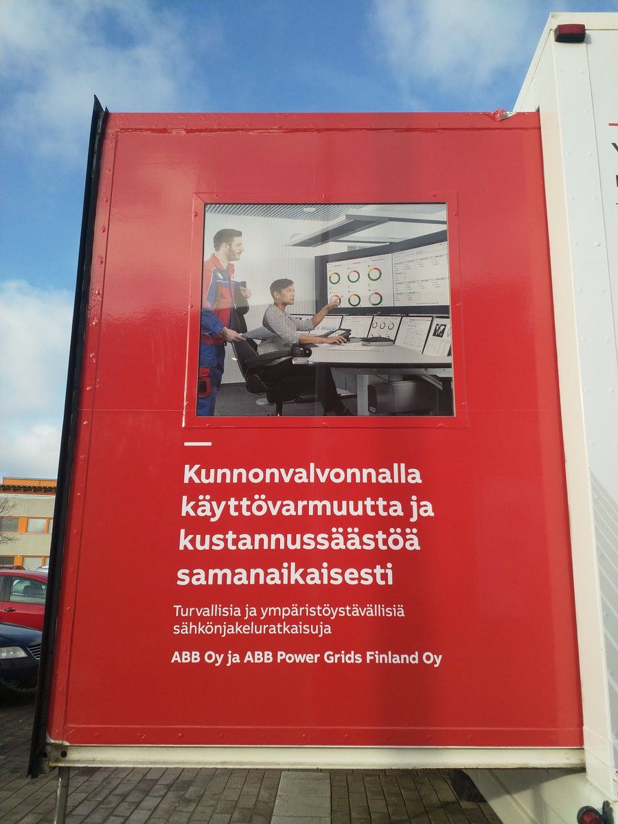 BearAware_FI's tweet photo. Meidän tiimi on työstänyt parin viikon ajan tarinallistettu/pelillistetty tila asiakaskokemuksen osana - projektityötä ABB:lle. Olemme vierailleet Road Show-rekassa ja Vaasan tehtaalla.

Projekti on mielenkiintoinen ja tiimimme on tästä todella innostunut! #designthinking2019 https://t.co/pJnIH1GMSN