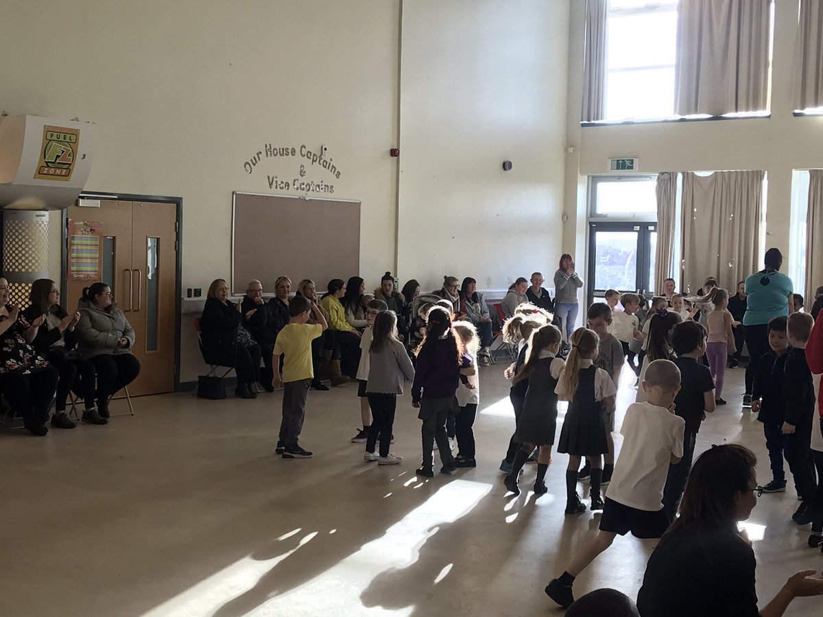 StMonicaMilton's tweet image. P2s dancing to their families with Any their Coach @PEPASSGlasgow  #dancingisfun
