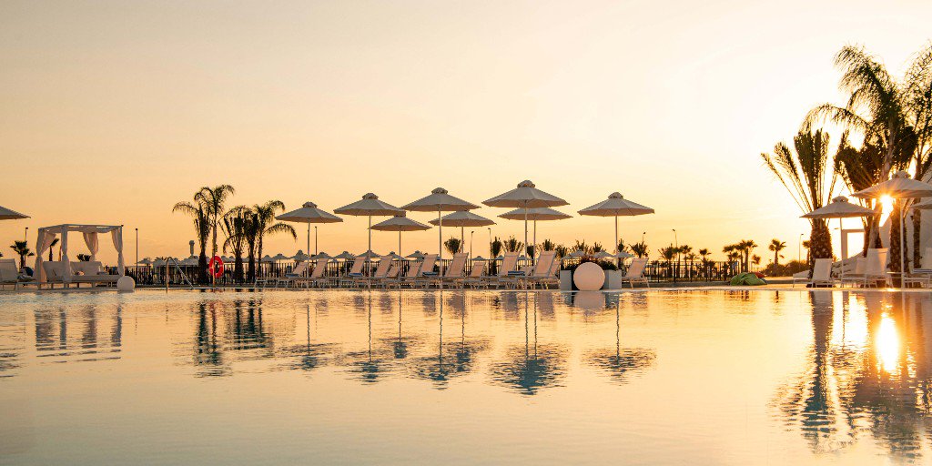 A beautiful golden sunrise over <a href="/NeilsonMarMenor/">Neilson Mar Menor Beachclub</a> to cap off #Summer '19.

We're thoroughly looking forward to seeing more of these in Spain next year! neilson.co.uk/mar-menor

#neilsonholidays #sunrise #goldenhour