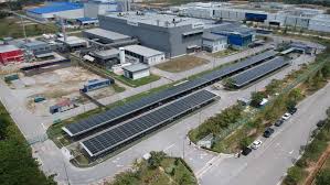 SDTech_Eq's tweet photo. Safran passe au vert en Malaisie grâce aux parkings solaires de Cleantech Solar https://t.co/PQMOjcFXZU @SafranLandingS #industrie #energierenouvelable #parkingsolaire #photovoltaique #CleantechSolar #environnement https://t.co/e3y2C3RiOv