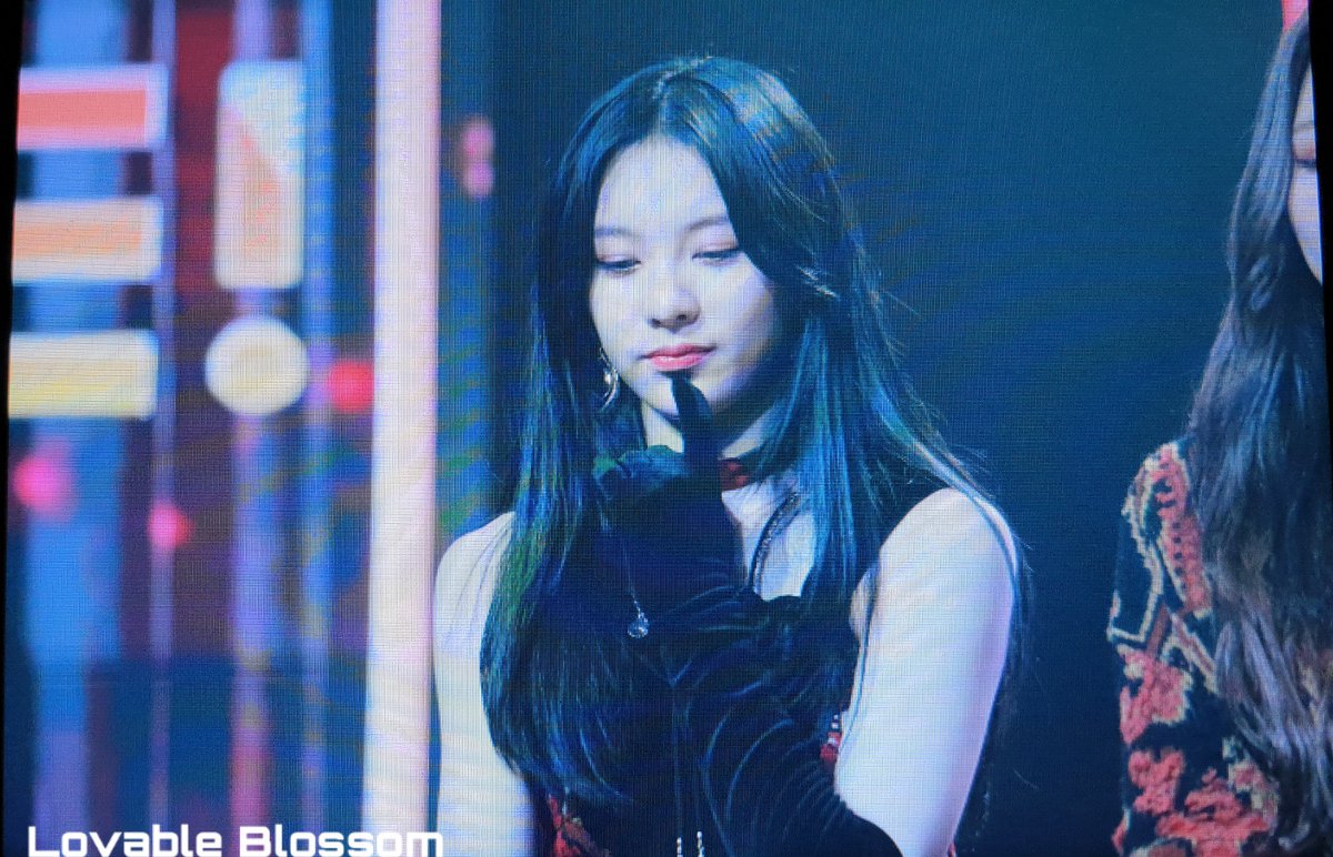 LB_950528's tweet photo. 191105 쇼케이스 
#밴디트 #이연 #정이연 #YIYEON #BVNDIT https://t.co/AZsXpiIN3j