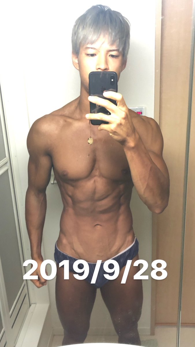 約4ヶ月間、自己流に改良した「沼」と呼ばれる減量飯を食べ続け、筋トレをした結果。