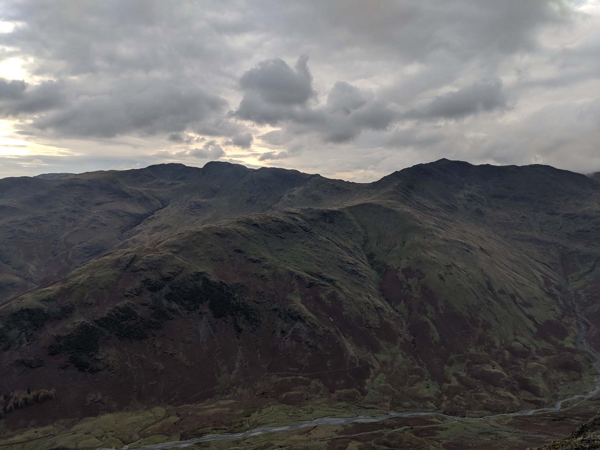 The Crinkles &amp; Bowfell from Loft Crag
Taken on yesterdays #LangdalePike #GuidedWalk

More info: thelakedistrictwalker.co.uk/langdale-pikes…

#LakeDistrict #Cumbria #Hiking #Walking #Langdale #CrinkleCrags #Bowfell #LoftCrag