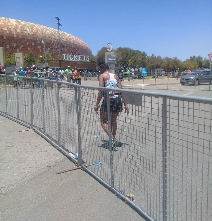 TitaMcunukelwa's tweet photo. ndingene nge walk e FNB Stadium 😂😂 (3rd frame)

#Running 
#RunningGirl
#MyRaceMyPace
#LaceUp
#ConquerYourHard
#PeoplesRace

@SowetoMarathon https://t.co/rVF86pfdes