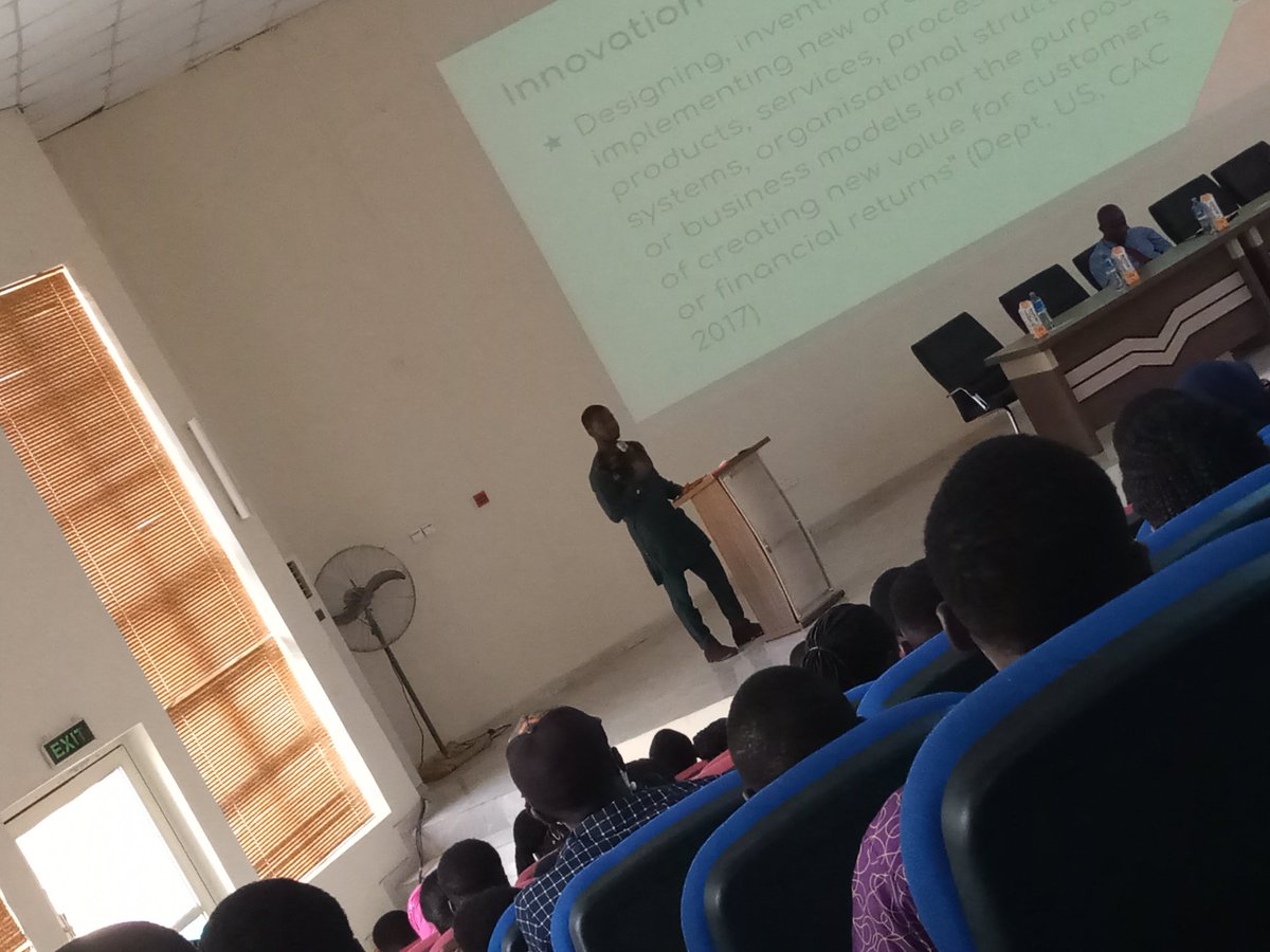Emmanuel Oshinaike, an alumnus of UI physiotherapy and Founder of Call A Physio delivering an awesome lecture.

#PublicLecture
#IFUTSAHW19