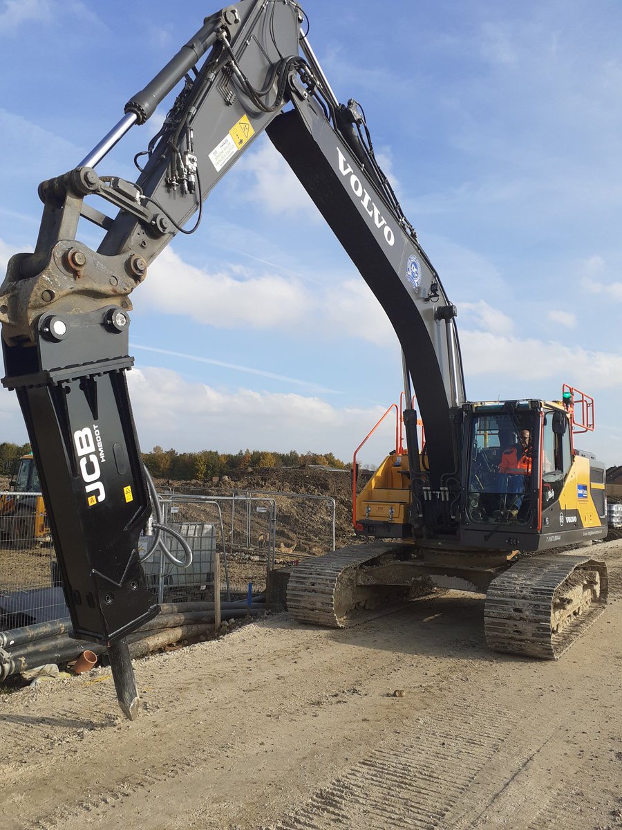 TCHarrisonJCB's tweet photo. Our hammers are hitting hard🛠️💥Thanks to Daniel Charles Construction for buying a #JCB HM200T for his Volvo, #JCBAttachments don't just fit JCB's! #CallAlex 📞07768460945 or https://t.co/wHzj9iGvjt #CompletingTheSolution https://t.co/CAnFQkr4qL