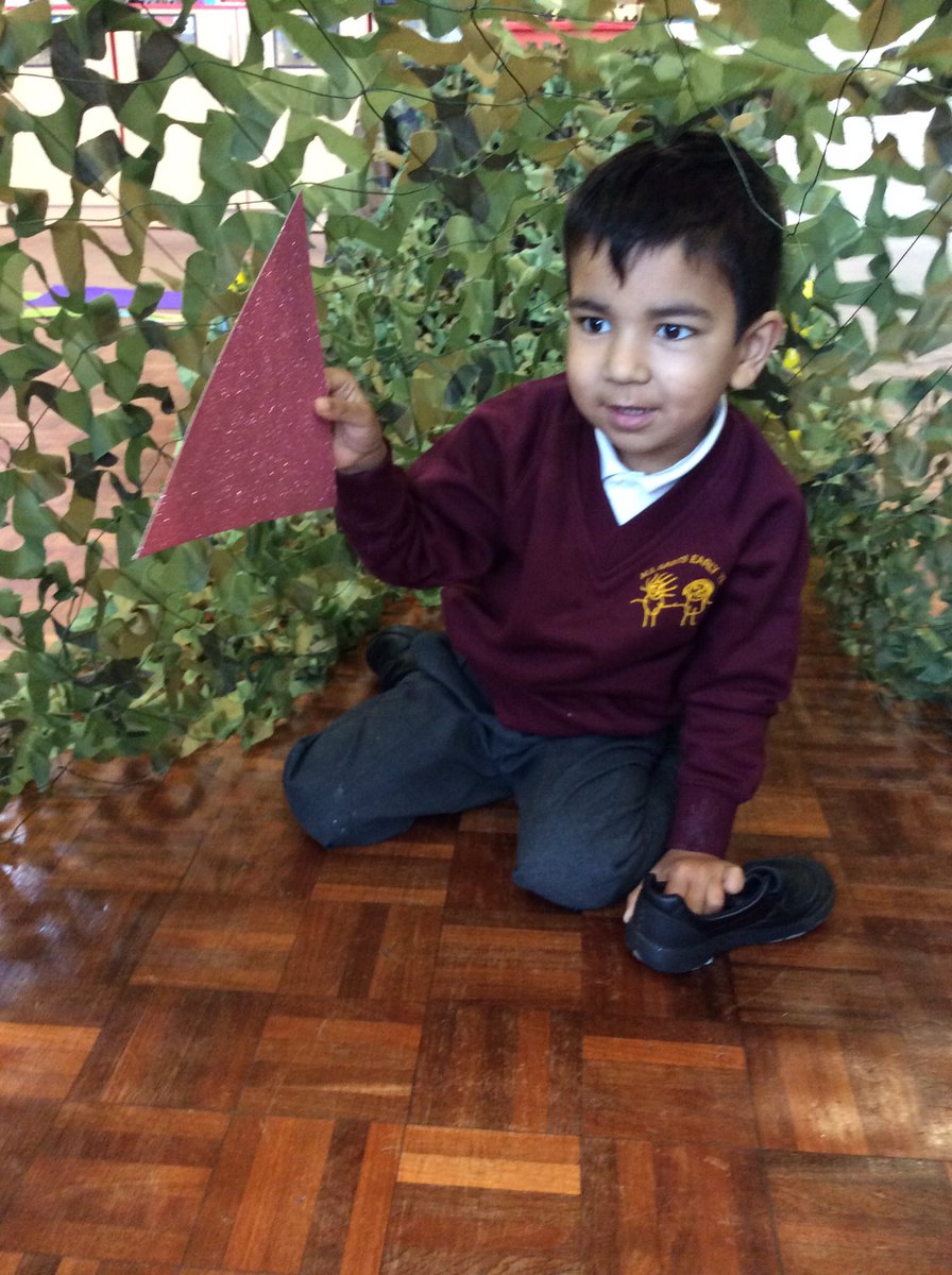 AllSaintsTraff's tweet photo. Today our Nursery #astronauts were on a #mission in space to find and repair the broken #shape rocket.The children used great shape descriptions to help their friends identify the correct shapes needed to build the rocket and fly us back home!🚀👩🏻‍🚀👏🏼#missioncomplete @CommandoJoes https://t.co/p8opaXVNHJ